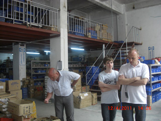 Visiting the factory's material warehouse 